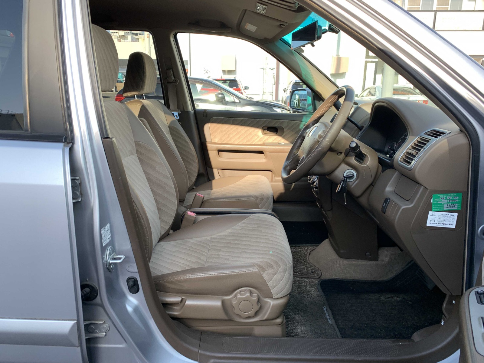 2001 Honda CR-V RHD — Silver: front seats and right-hand-drive cabin