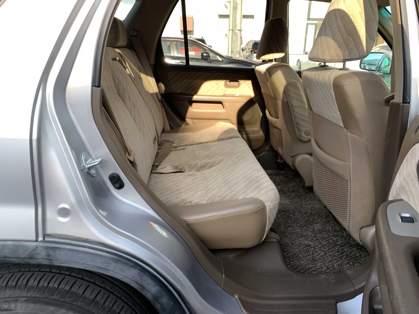 2001 Honda CR-V RHD — Silver: rear seats