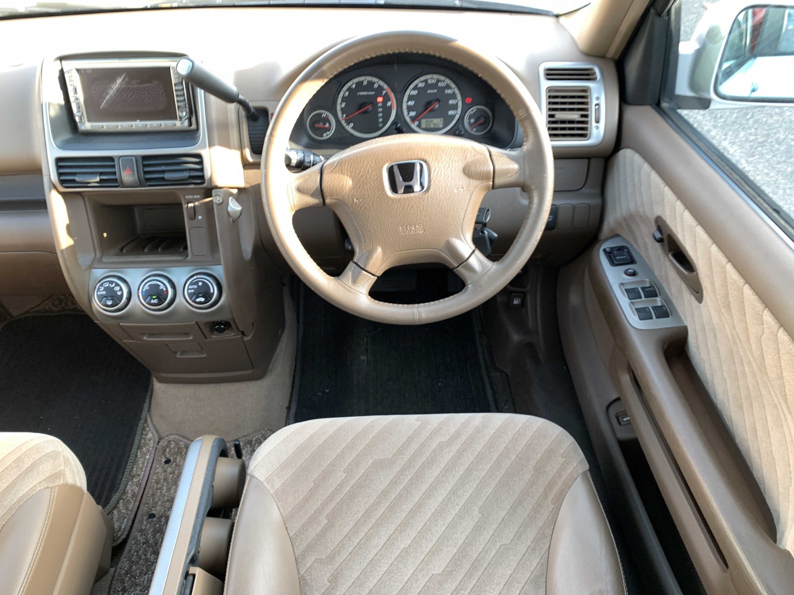 2001 Honda CR-V RHD — Silver: dashboard and steering wheel