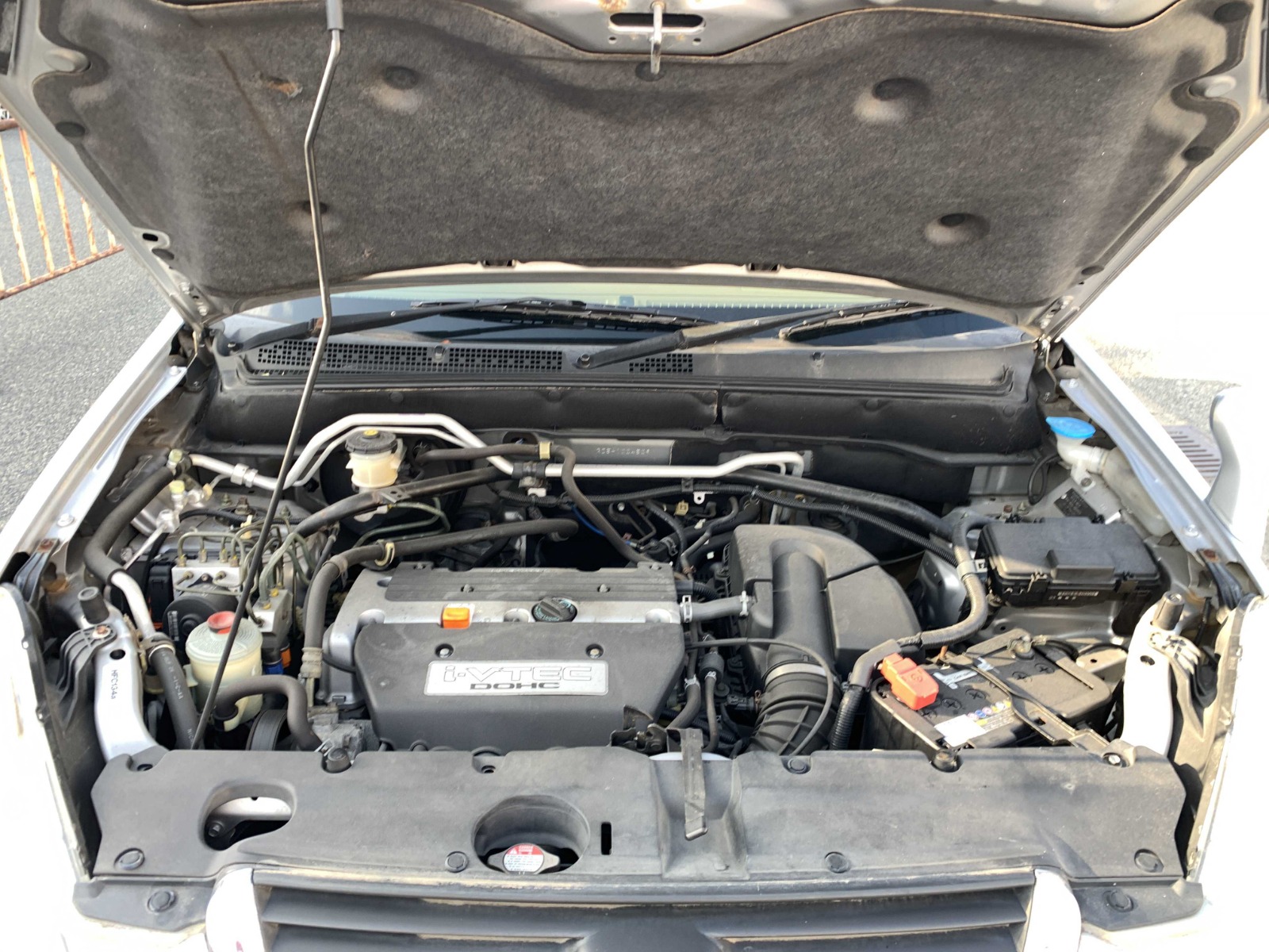 2001 Honda CR-V RHD — Silver: engine bay