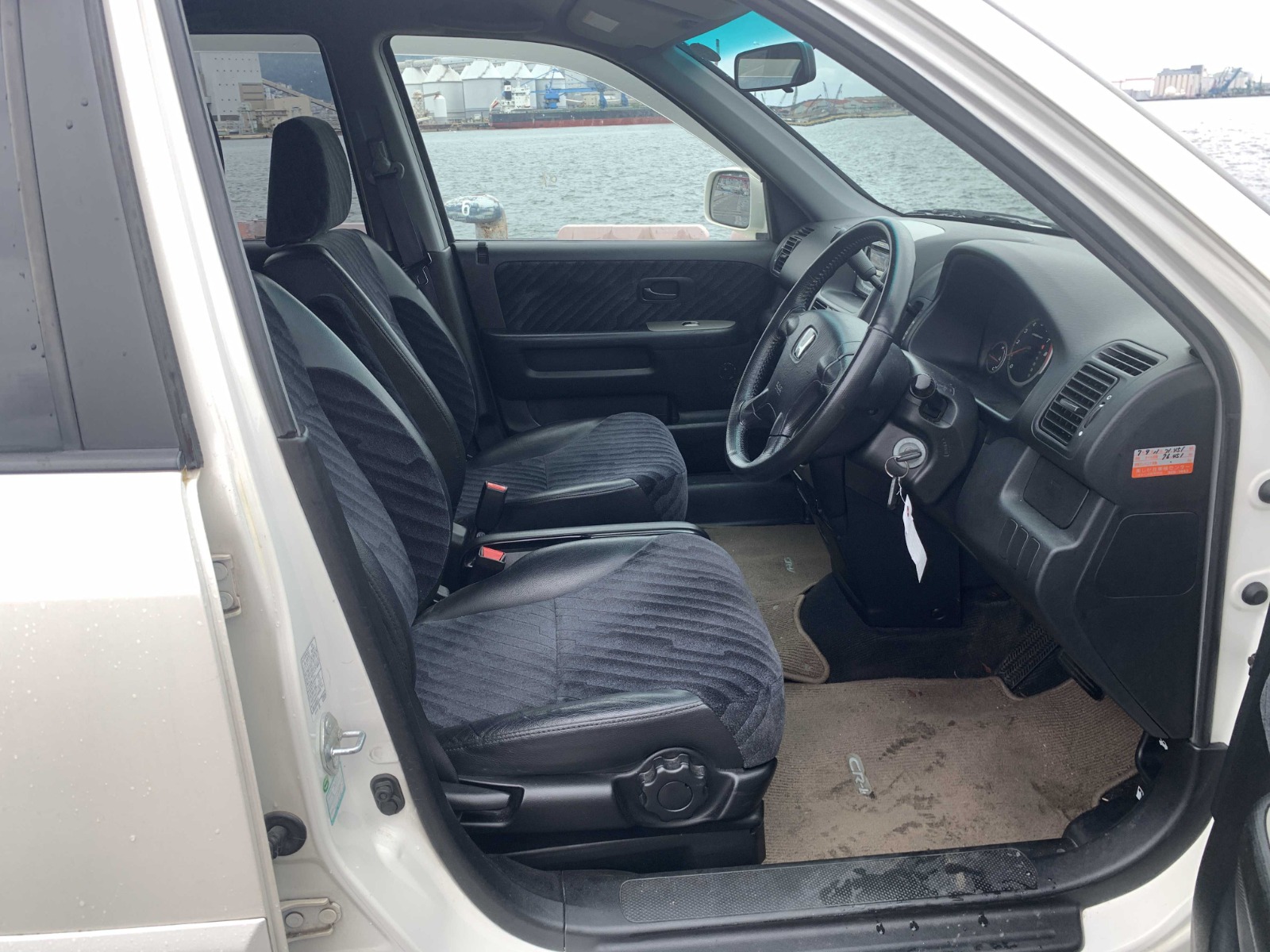 2002 Honda CR-V RHD — White: front seats and right-hand-drive cabin