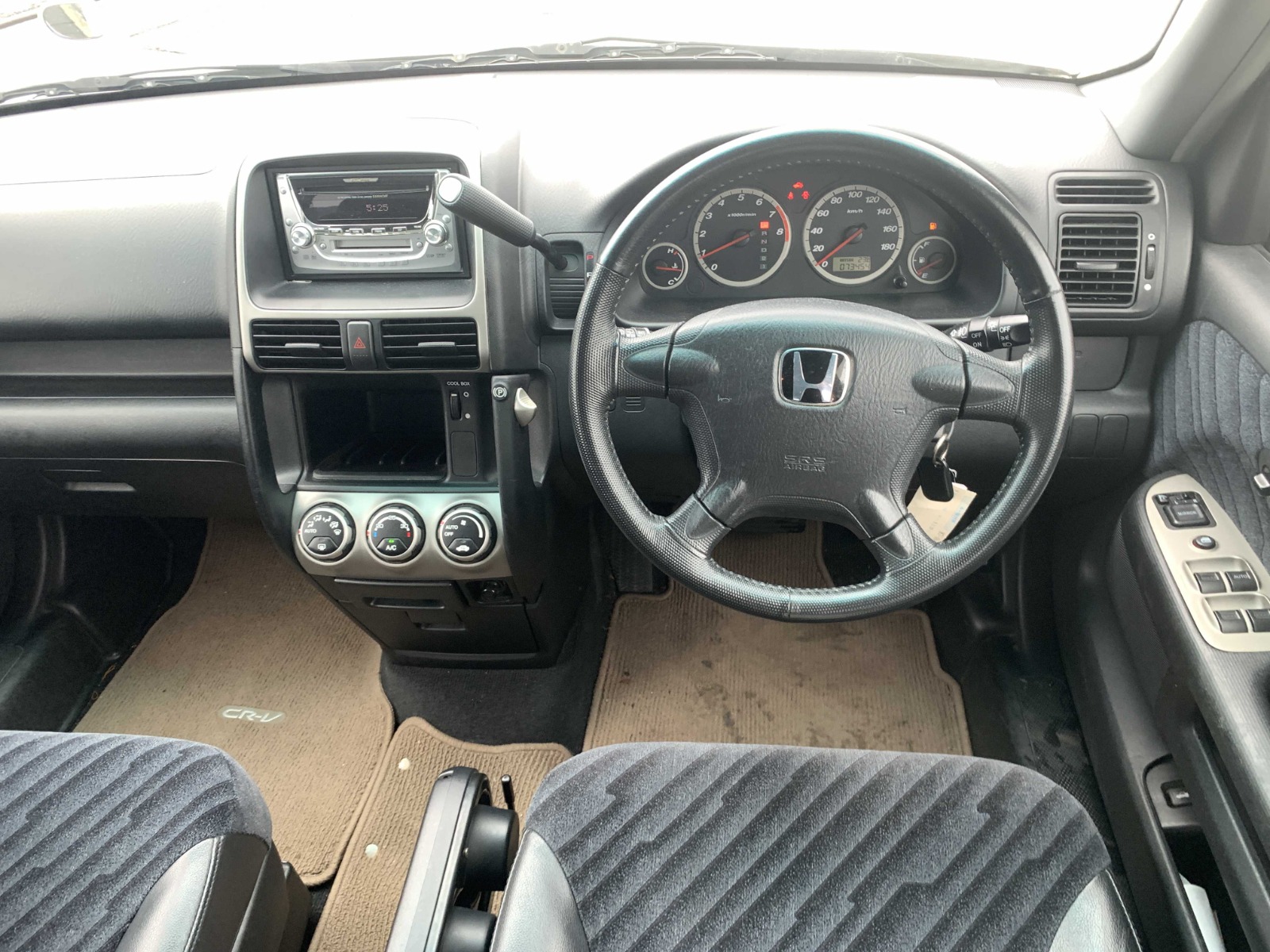2002 Honda CR-V RHD — White: dashboard and steering wheel