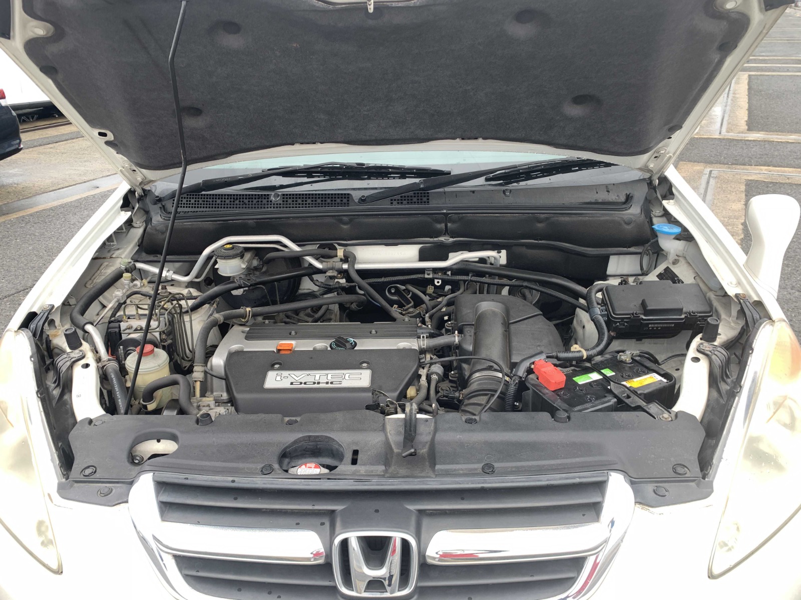 2002 Honda CR-V RHD — White: engine bay