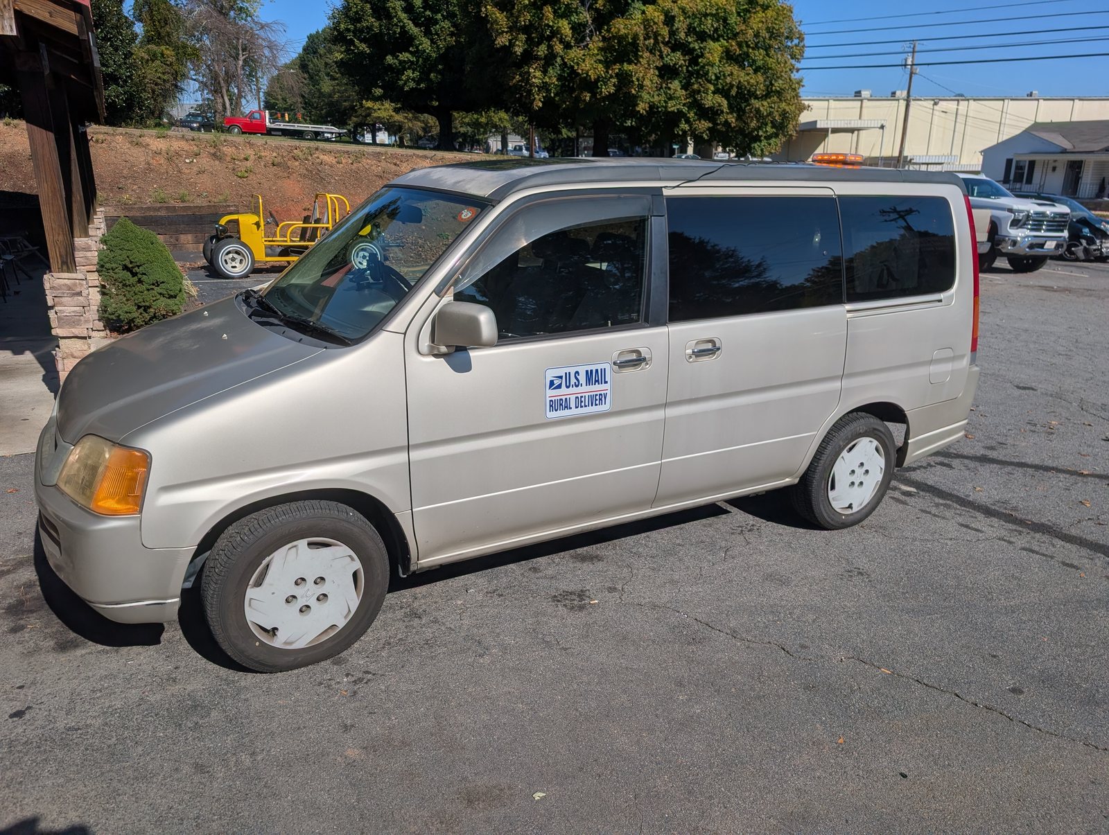 1998 Honda StepWagon RF1: front three-quarter exterior