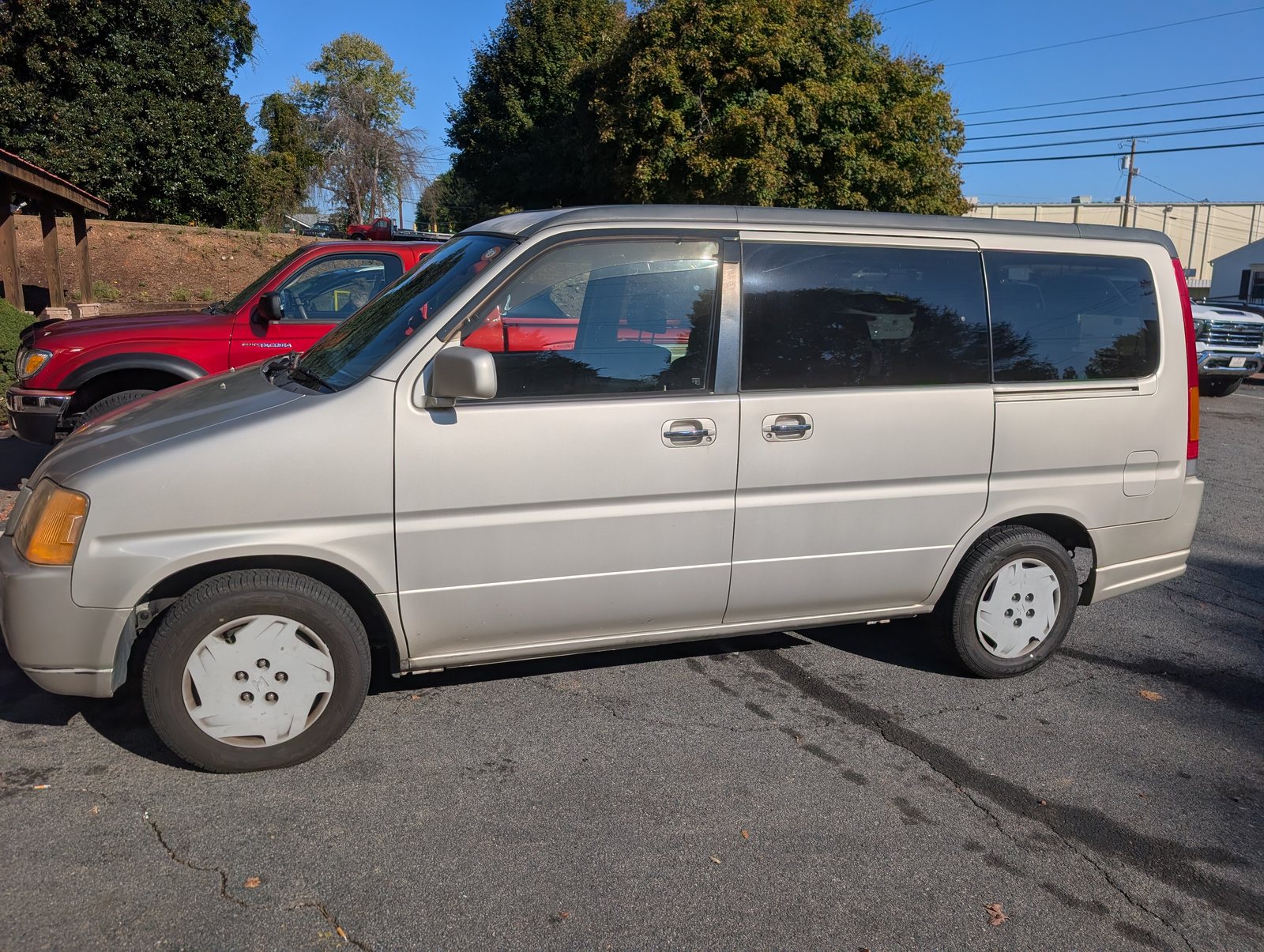 1998 Honda StepWagon RF1: left side exterior