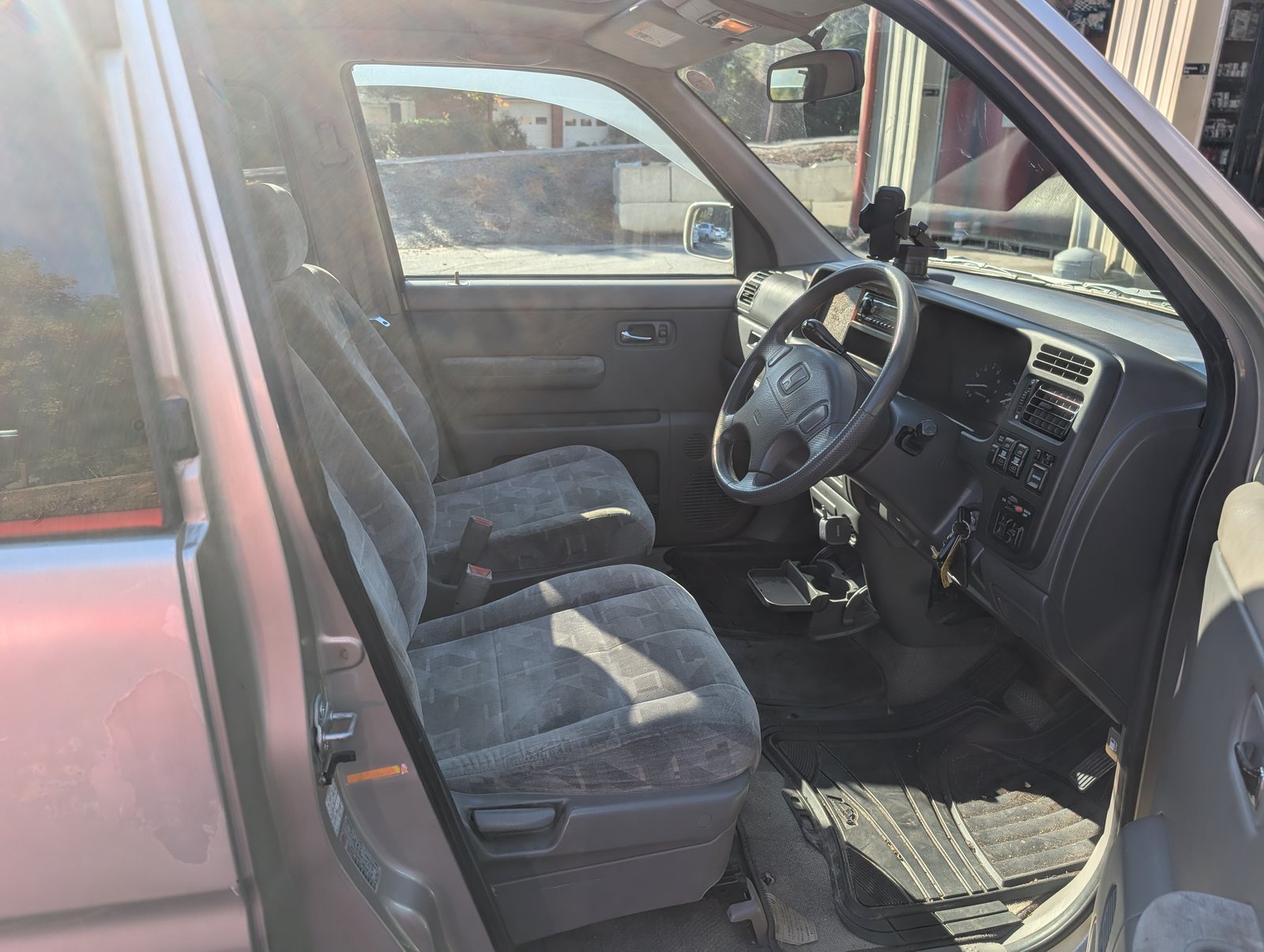 1998 Honda StepWagon RF1: front seats and right-hand-drive cabin