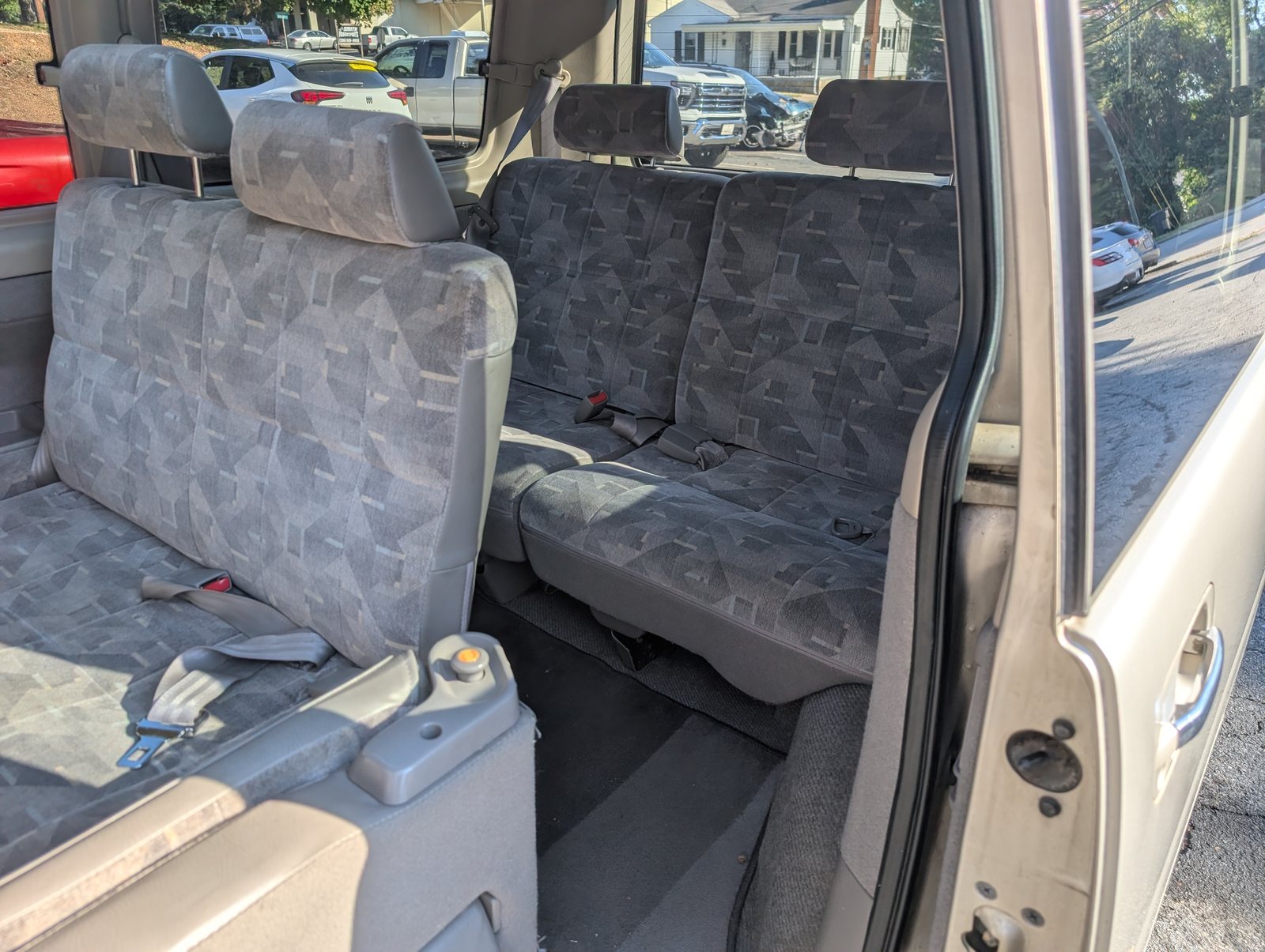 1998 Honda StepWagon RF1: rear passenger seats