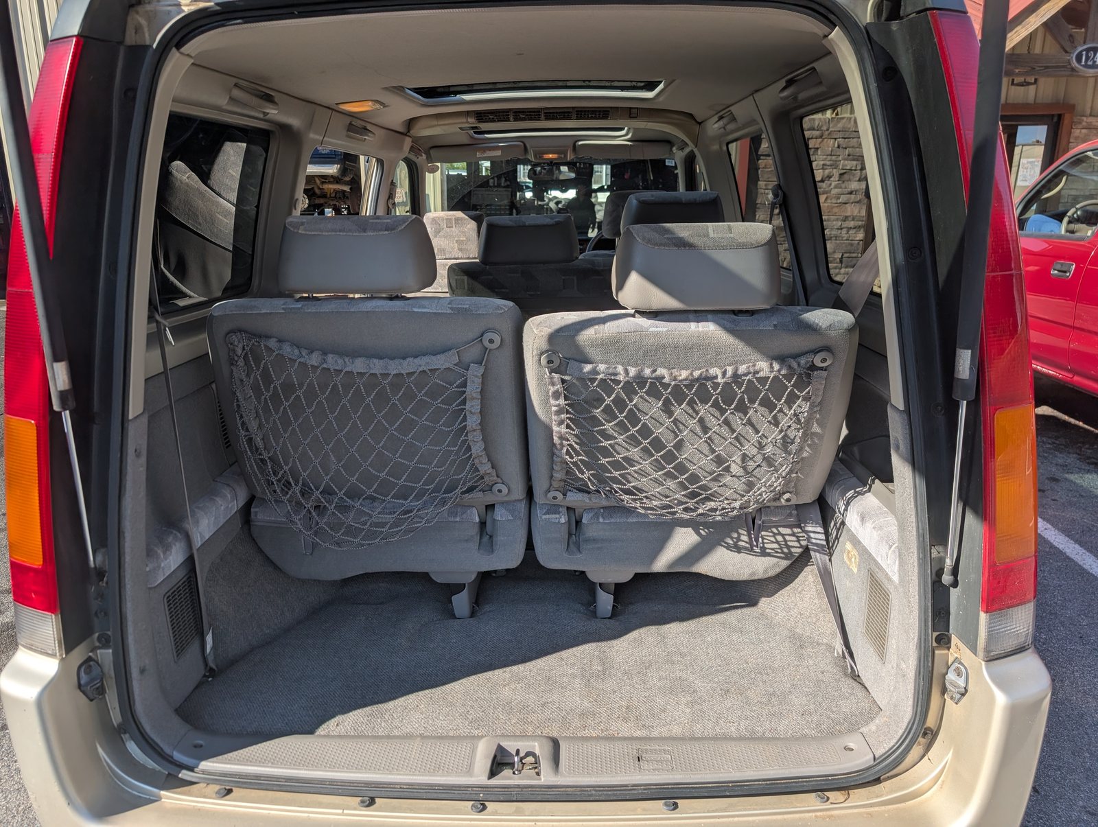 1998 Honda StepWagon RF1: rear cargo space
