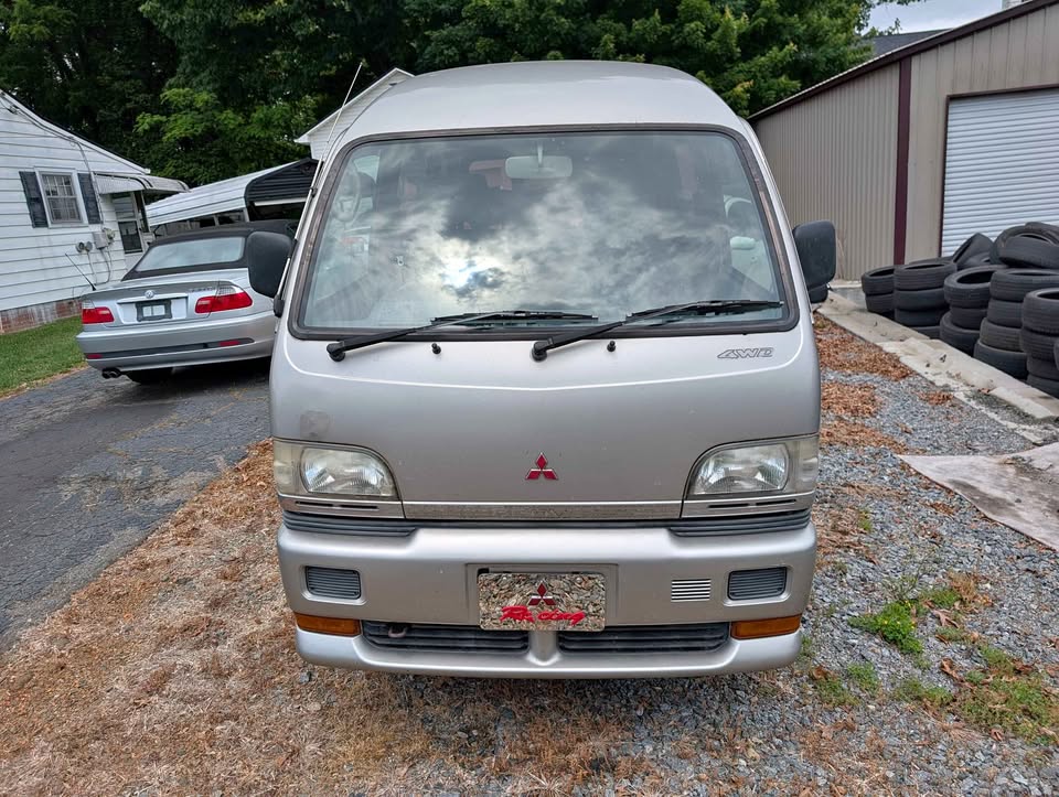 1997 Mitsubishi Bravo Exceed 4WD: front exterior