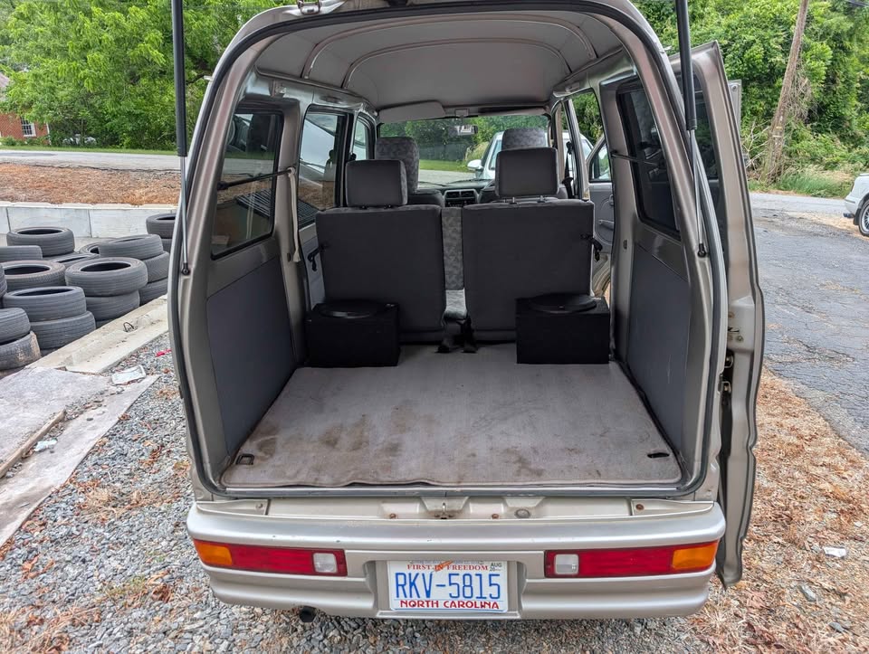 1997 Mitsubishi Bravo Exceed 4WD: rear cargo space