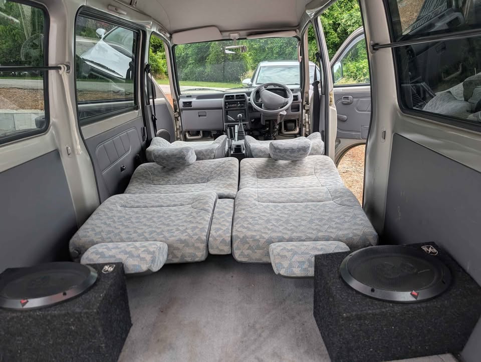 1997 Mitsubishi Bravo Exceed 4WD: rear seat arrangement