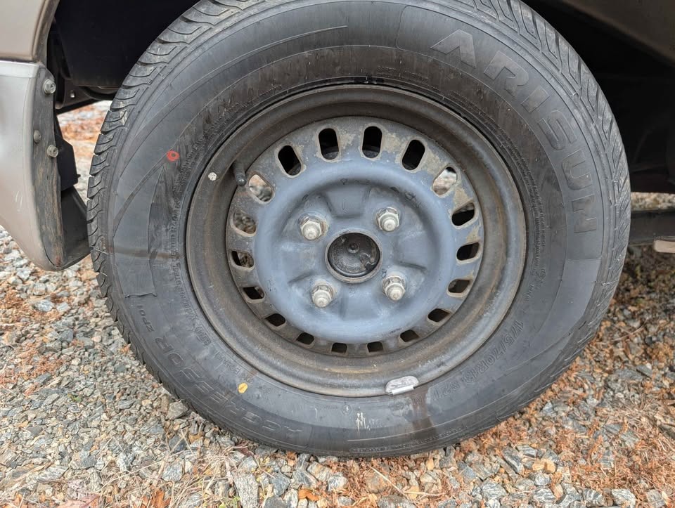 1997 Mitsubishi Bravo Exceed 4WD: wheel and tire