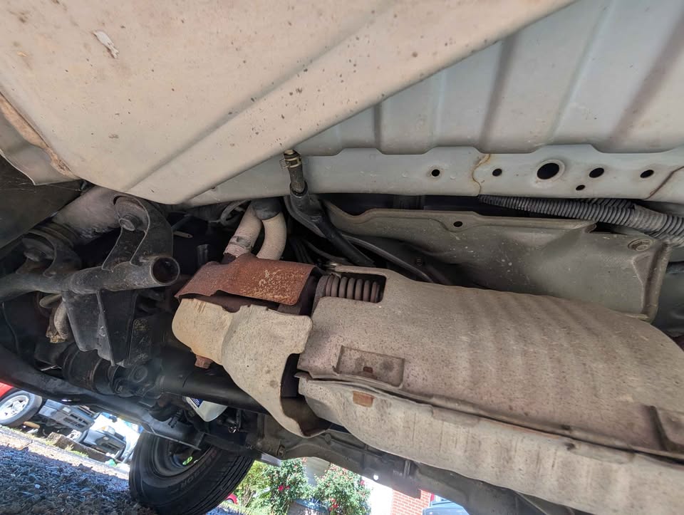 1997 Mitsubishi Bravo Exceed 4WD: exhaust and underbody