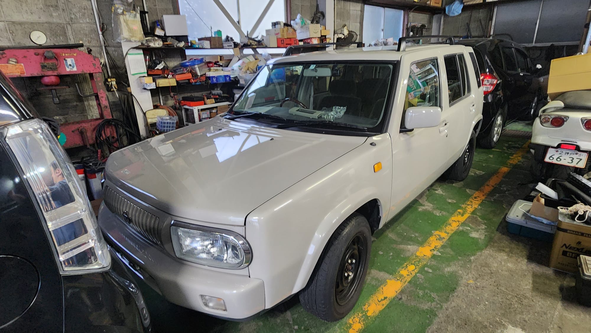 1997 Nissan Rasheen: front exterior