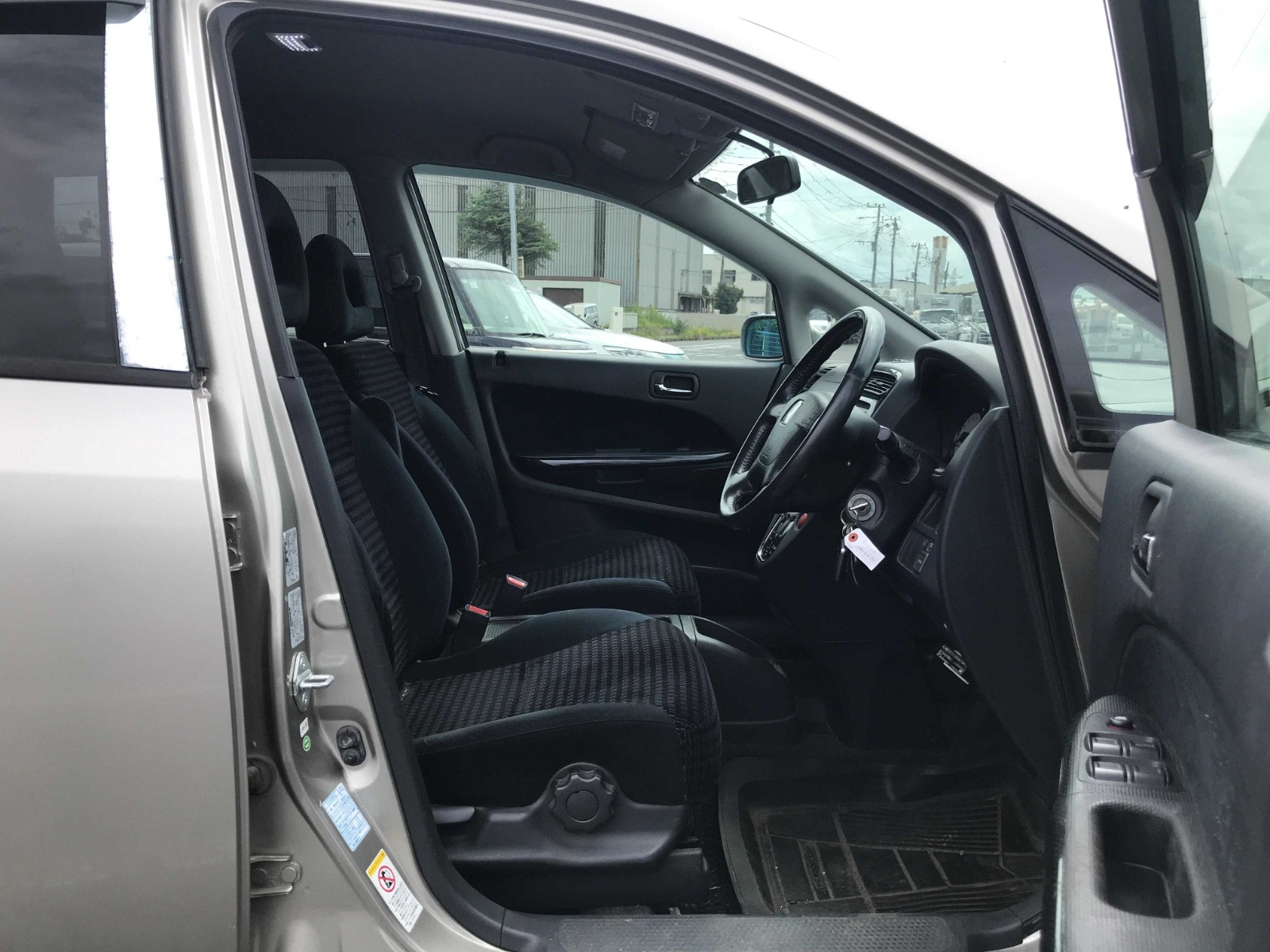2001 Honda Stream iS RHD: front seats and right-hand-drive cabin