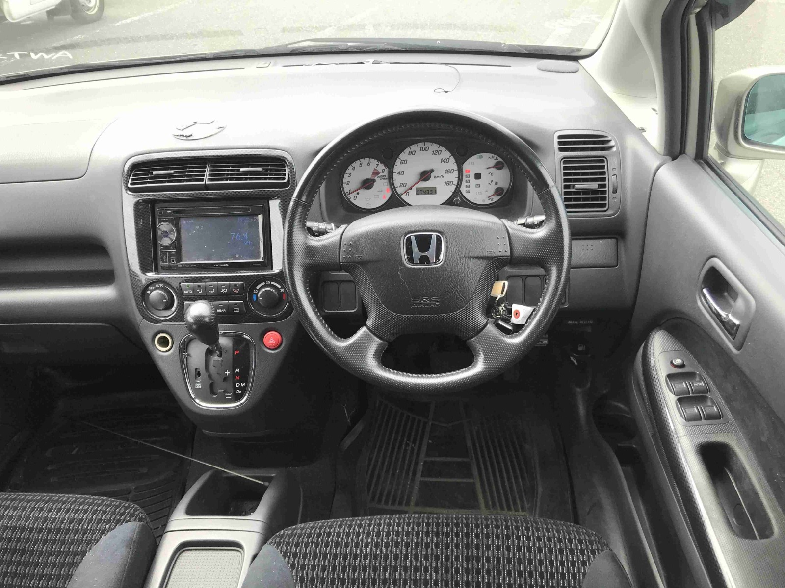 2001 Honda Stream iS RHD: dashboard and steering wheel